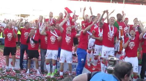 🇬🇧 @slavia_eng ℹ@slavia_slo@slaviazeny@slaviamladez@slaviamuseum | twaku. SK Slavia Praha - FC Zbrojovka Brno 27.05.17 mistrovská děkovačka - YouTube