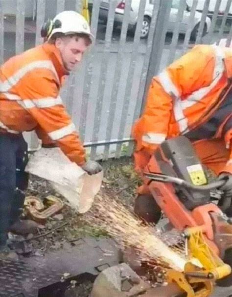 16 Hilarious Workplace Safety Fail Pictures