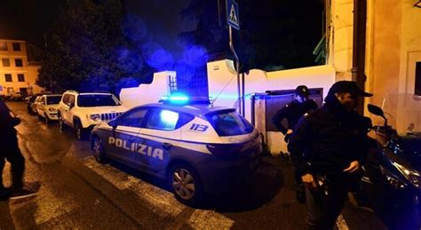 Vicenza Uccide La Moglie E Poi Si Impicca A Scoprire I Cadaveri Un