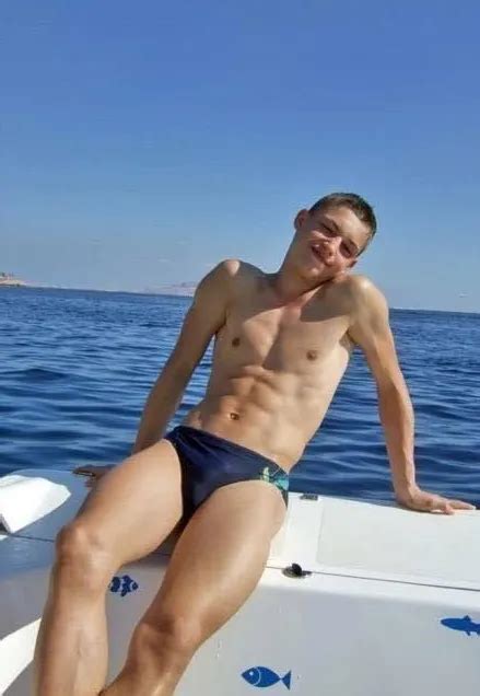 SHIRTLESS MALE SWIMMER Jock Ripped 6 Pack Abs Speedo Boat Dude PHOTO
