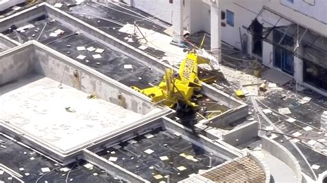 Pilot Dead After Small Plane Crashes Into Building In Florida Wpxi