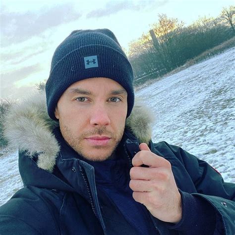 Love Islands Scott Thomas Issues Apology After Buying Dog With Clipped