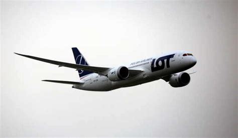 Boeing 787 Dreamliner Pll Lot Wylądował W Warszawie