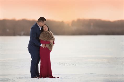 Winter Wonderland Maternity Lake Orion Mi Maternity Photographer Showit Blog