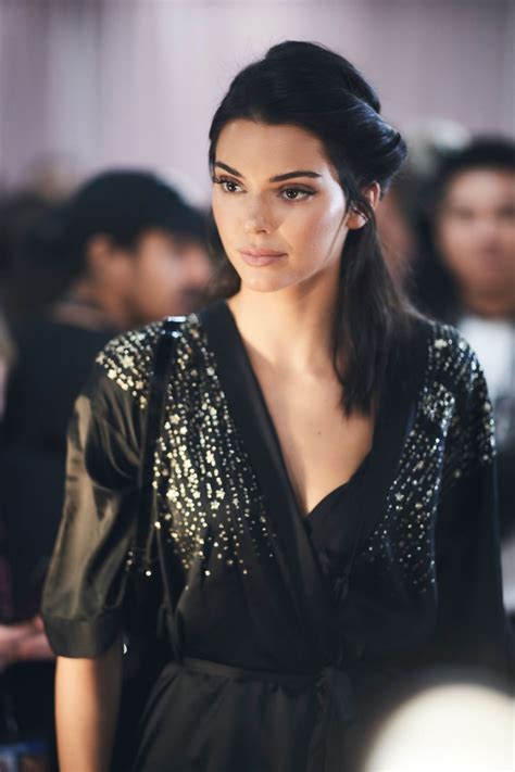 Now sleuths have also uncovered another clip, this time of kendall jenner's runway strut, but their reaction is quite… underwhelmed. Kendall Jenner - 2018 Victoria's Secret Fashion Show ...