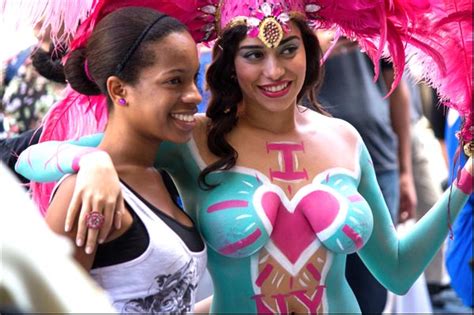 Server hd server hd7 server x3 server co. El 'hostigamiento' de senos al aire en Time Square ...
