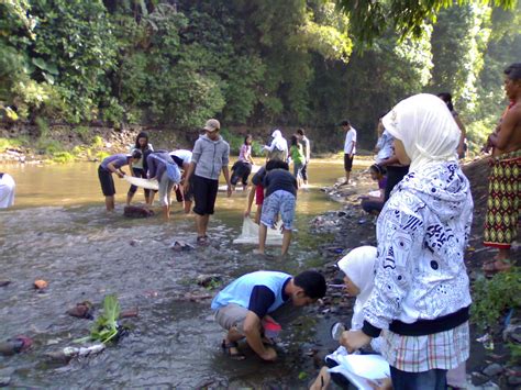 Halimah Ahmad Tajuddin Gambar Aktiviti Membersihkan Sungai