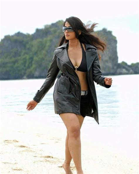 Anushka Shetty Seducing Bikini Photos Sexy Cleavage Images