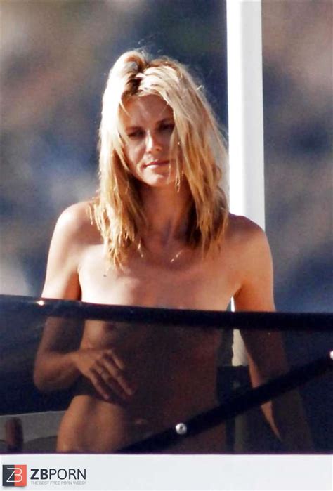 Heidi Klum Fresh Stripped To The Waist Sunbathing On A Yacht Zb Porn