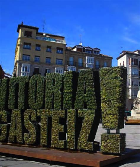The basque capital has a medieval city centre, in which it is possible to find countless places of great traditional flavour, such as plaza de la virgen blanca (white virgin square) and historic buildings like the cathedral of santa maría. Vitoria, capital gastronómica