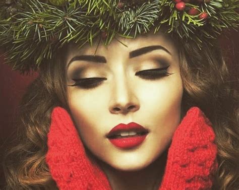 6 Best Christmas Inspired Eye Makeup Looks This Festive