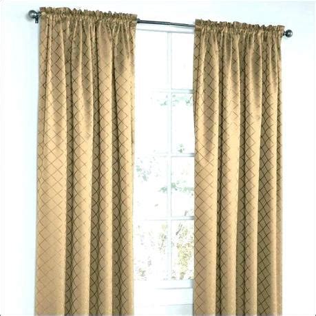 Thermal curtains have a heavy blocking material that blocks sunlight during the summer and helps regulate the temperature inside of your home. Sun Blocking Curtains | À Découvrir