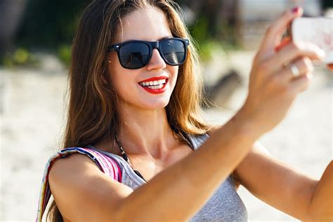New Study Reveals Why Women Take Sexy Selfies Unsw Newsroom Hot Sex
