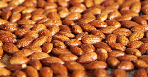 There are 691 calories (on average) in 100g of pecans. Calories in Almonds | POPSUGAR Fitness