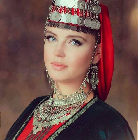 Տարազ Armenian National Clothing Taraz Traditional Fashion Traditional Dresses Beautiful
