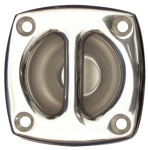 Robust 18 gauge stainless steel construction. Recessed tie downs enhance any boat's functionality