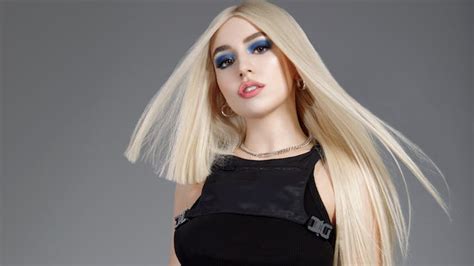 After Sweet But Psycho Ava Max Has Debut Pop Album Heaven And Hell