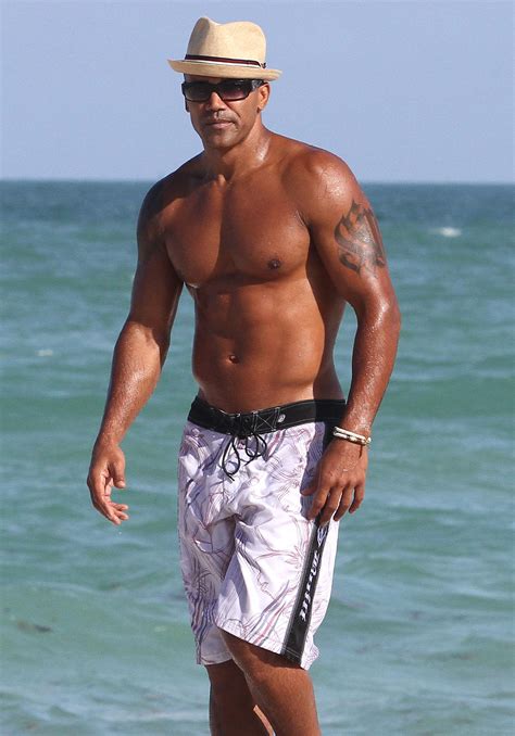 Shemar Moore Gives Miami Beach Two Thumbs Up Photos The