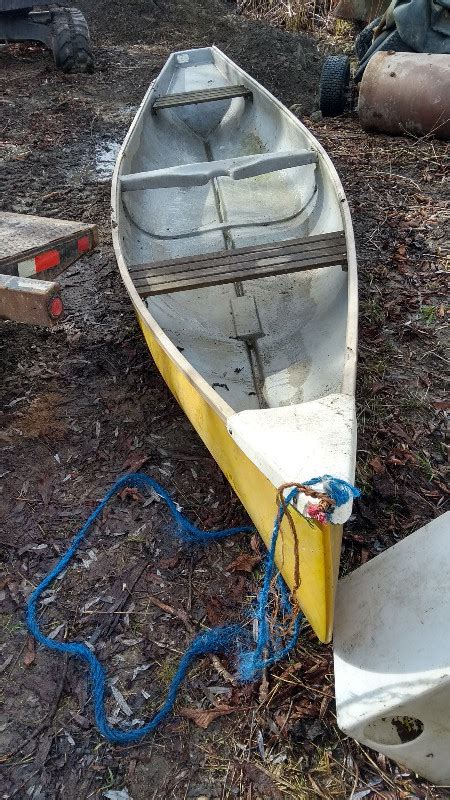 16 Frontiersman Fibreglass Canoe Old But Usable 400 Canoes