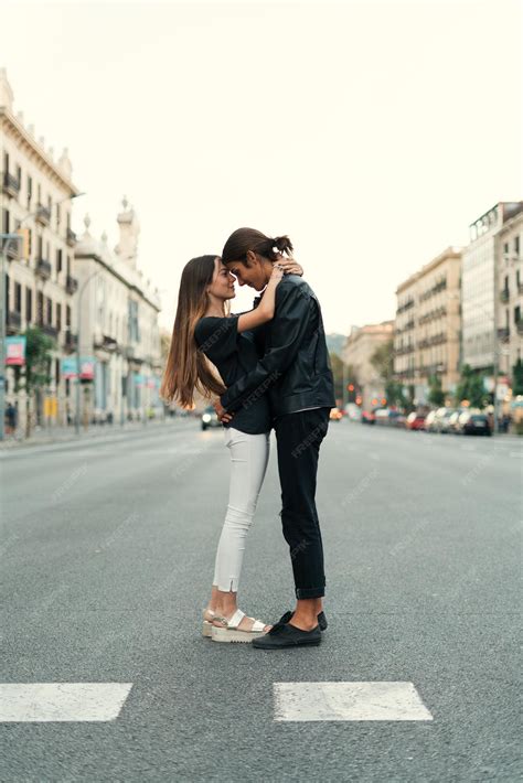Premium Photo Edgy Couple Kissing Each Other In The Street