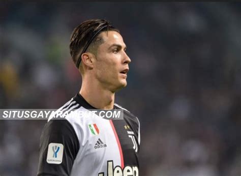 Model Gaya Rambut Cristiano Ronaldo CR7 Terbaru 2021