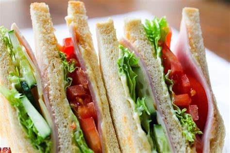 Setelah dikhawatirkan membuat kolesterol tinggi, telur rebus ternyata sangat membantu dalam program diet kita. 10 Menu Makan Siang untuk Diet yang Bisa Dicoba