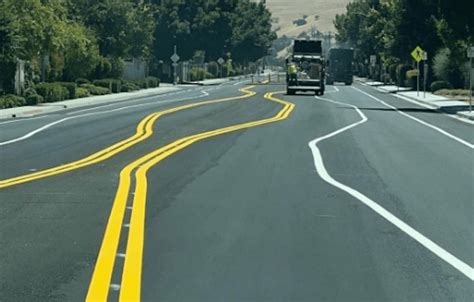 Video Incompetently Painted Wavy Double Yellow Lines On Road Confuses
