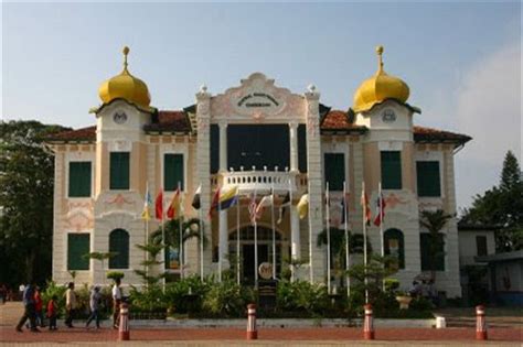 Nah itu tadi sederetan bangunan bersejarah di kota coimbra, portugal yang sangat keren dan menarik. MaCAm2 aDA!!!: Bangunan Bersejarah Di Malaysia