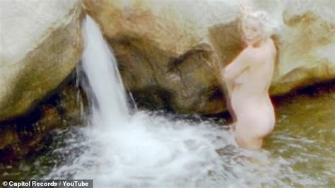 Pregnant Katy Perry Strips Completely Naked And Shows Off Her Baby Bump In Daisies Music Video