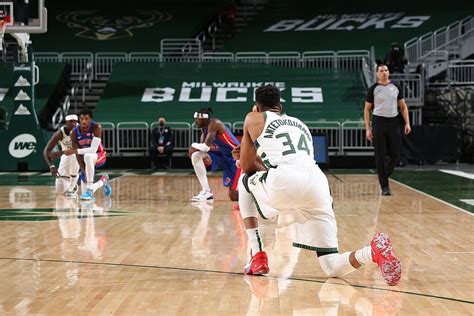 Nba Players Take A Knee At Games Following Capitol Building Riots We