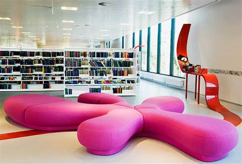 This full library space maintains a clean and modern look with a color story that is simplicity itself. Modern Furniture Libraries to Attract Your Kids - HomeDecoMastery