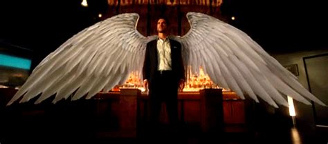 Tom Ellis As Lucifer Morningstar 😈 Or 😇 In Lucifer S3 Lucifer Wings