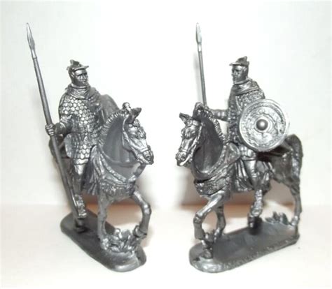 Plastic Toy Soldiers Roman Legionaries Cavalry 2 132 Scale Silver