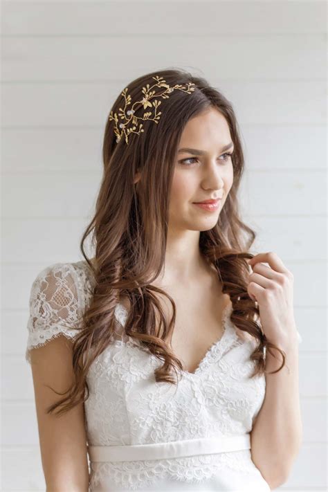 In this way, the stem of the headpiece. Astilbe Gold Wedding Headpiece - Victoria Millesime