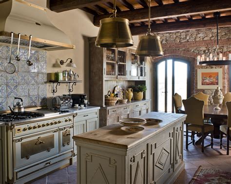 These italian kitchen design come in varied designs, sure to complement your style. Italian farmhouse kitchen in Tuscany. | Italian style ...