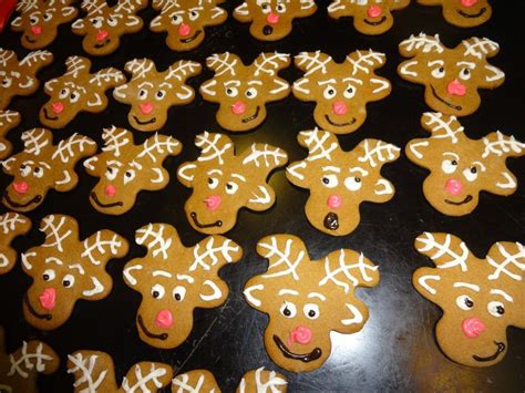 But when you turn them upside down, you can decorate them as reindeer! Reindeer Christmas Cookies - made from upside-down gingerbread men. :) | Christmas treats ...
