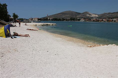 Der strand pantana befindet sich im ort trogir (riviera trogir). Strand Maccao in Trogir (Ciovo) - Strandführer von Porta ...