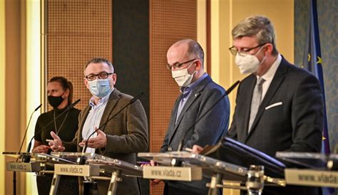 Po včerejším jednání musím konstatovat, že premiér žije v paralelní realitě. Vláda prodloužila nouzový stav v Česku. Bude trvat do 23 ...