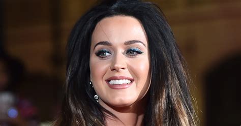 Katy Perry Debuts New Do Flaunts Major Cleavage At Hollywood Handprint Ceremony