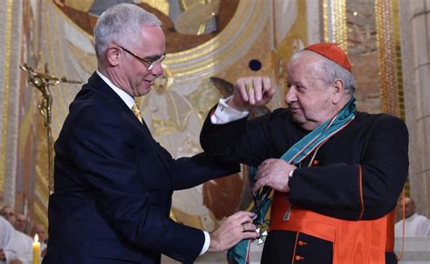 Kardynał stanisław dziwisz wziął w obronę ks. Kardynał Dziwisz odznaczony przez Węgrów. "Kiedy Polska ...