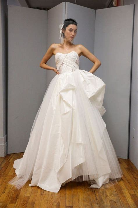 Dear customer, if you come from united kingdom and you want to buy wedding dresses bridesmaid dresses or prom dresses from our website, please click here. 12 Asymmetrical Wedding Dresses for the Fashion-Obsessed ...