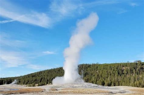 How To See Old Faithful Viewing Area 🌋 Geyser Eruption From Above Or