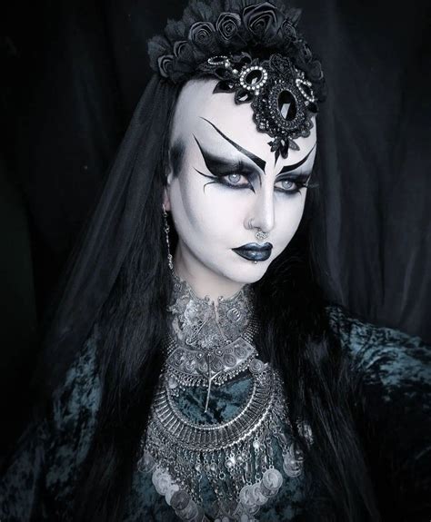 Pin By Charly Nievas On Goth And Dark Aesthetic Goth Women Gothic