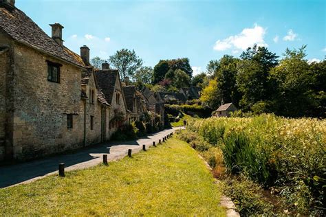 Cotswolds Walks 14 Circular Trails And Guided Routes