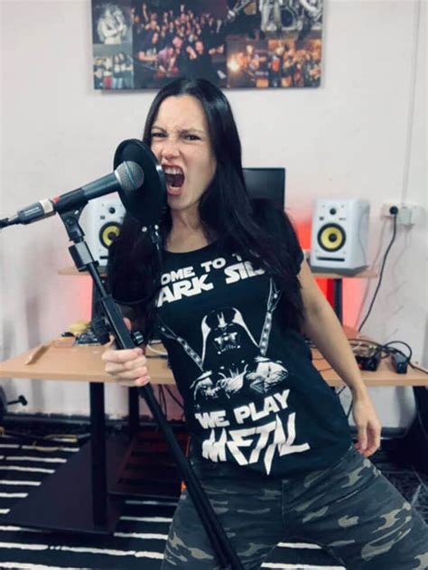 Entrevista Exclusiva Com A Nova Vocalista Da Banda Nervosa Diva