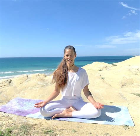 Yoga Mit Laura Kurse Für Anfänger Und Fortgeschrittene Yoga Conil