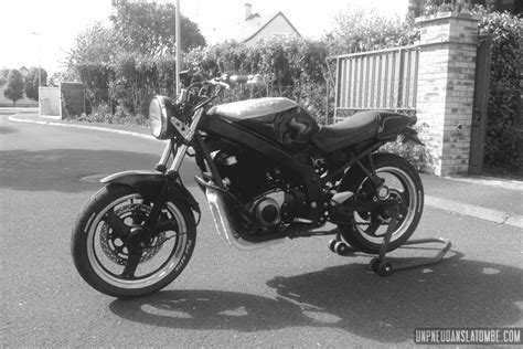 4 tiempos, refrigeración por aire la suzuki gs500 monta un chasis de doble viga de acero con doble cuna en tubo de acero utilicé un kit de fibra de vidrio grande de 1 kg y algunas tiras tejidas adicionales (puestas de forma alterna). La Suzuki GS 500 F de Floriane...