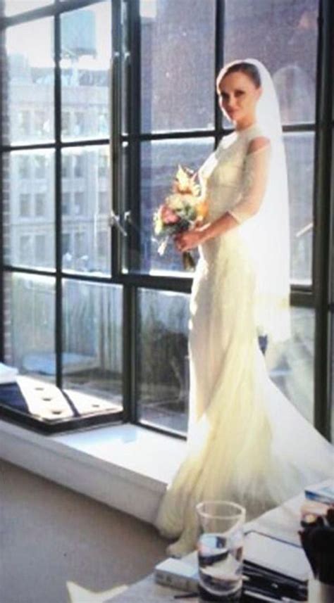 Christina ricci k r ɪ ˈ s t i n ə ˈ r i ː t ʃ i 2 est une actrice américaine née le 12 février 1980 à santa monica (). Christina Ricci Wedding | Givenchy wedding dress ...