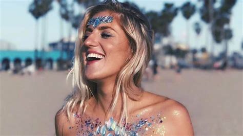 Festival Style Sommer Trend Glitter Boobs Disco Tits Instagram Schweizer Illustrierte