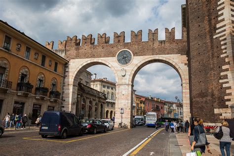Situado en el centro de verona, residenza delle attrici ofrece habitaciones modernas, a 15 minutos a pie de catedral de verona. Falling in Love with Verona, Italy | Earth Trekkers